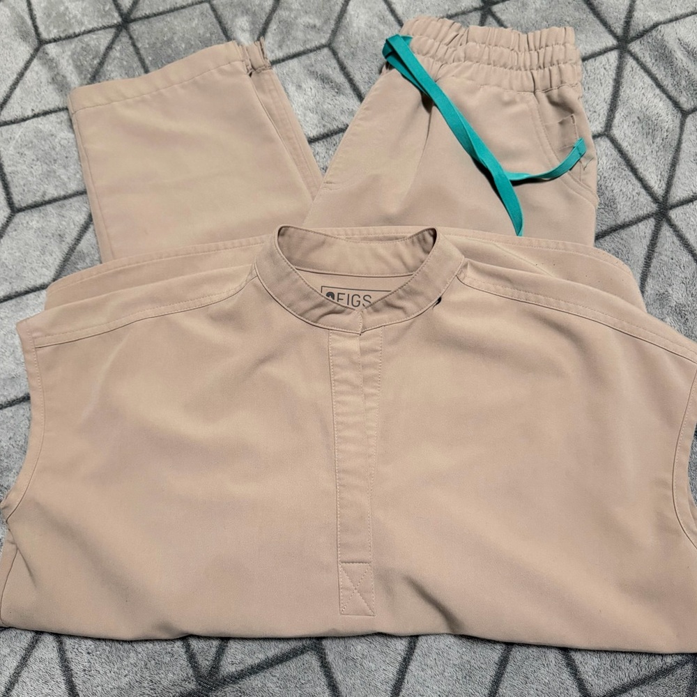 FIGS Scrub Set